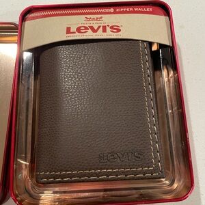 Levi’s Men’s Hidden Zipper RFID Blocking Trifold Wallet in Brown, NWT
